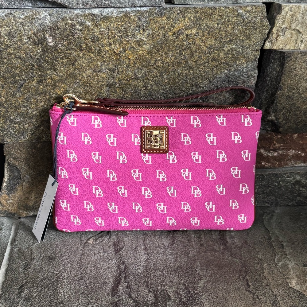NWT Dooney & Bourke Large Wristlet Clutch